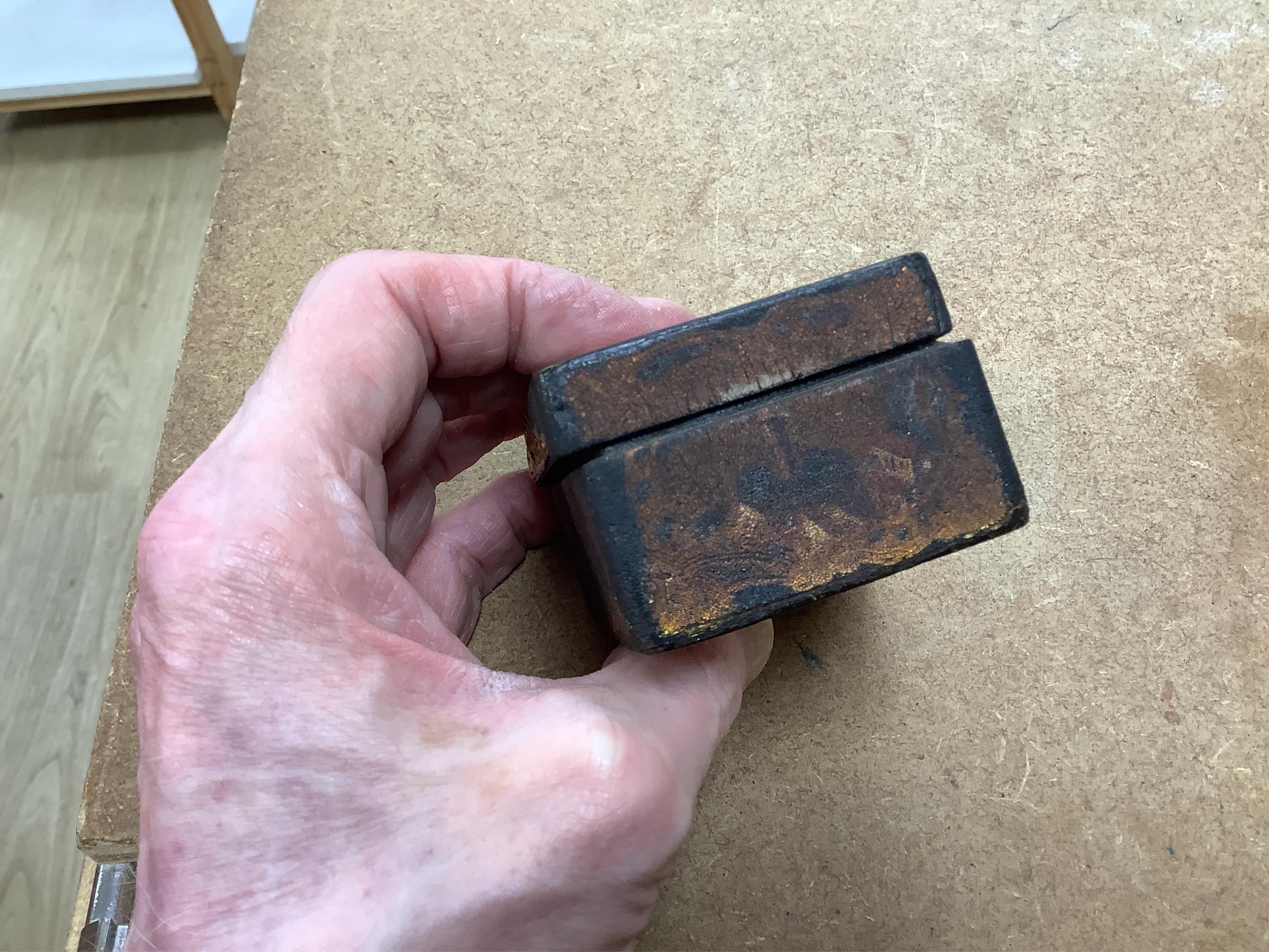 An 18th / early 19th century trinket box with inner porcelain figural painted cover, 8cm wide